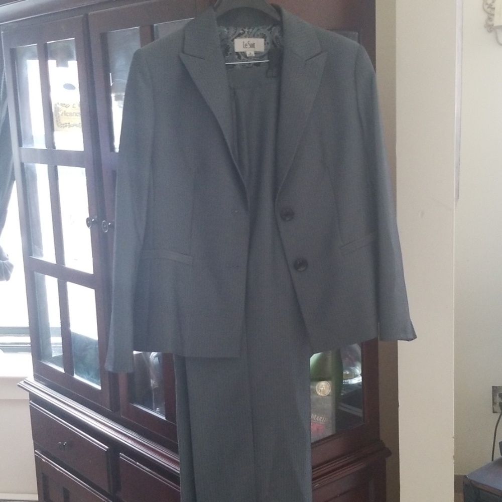 Le suit Pantsuit- Size 16